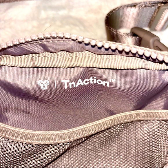 NEW!! Aritzia On-The-Way Bag - Picture 2 of 7